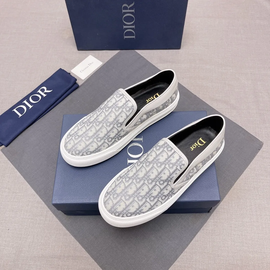 P380, Dior series casual shoes 👟🔥[Dior] Dior's new casual men's shoes are launched in Hong Kong counters. Official website 1:1 production. Original Italian materials. Designed by European and American masters. Perfect shape to create counter quality, solid color rubber wear-resistant outsole and classic dazzling head! Super versatile and very comfortable. High-end without losing taste, fashionable and novel! ! Absolute focus! Code number: 38-44, four colors available (45 can be customized, cannot be returned or exchanged) No. 005